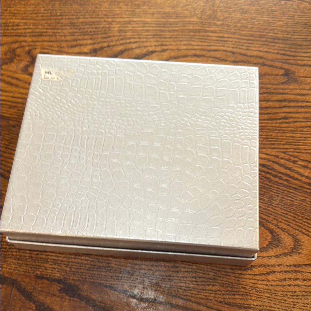 Neiman Marcus Crocodile-Embossed Cream Box - Picture 5 of 5